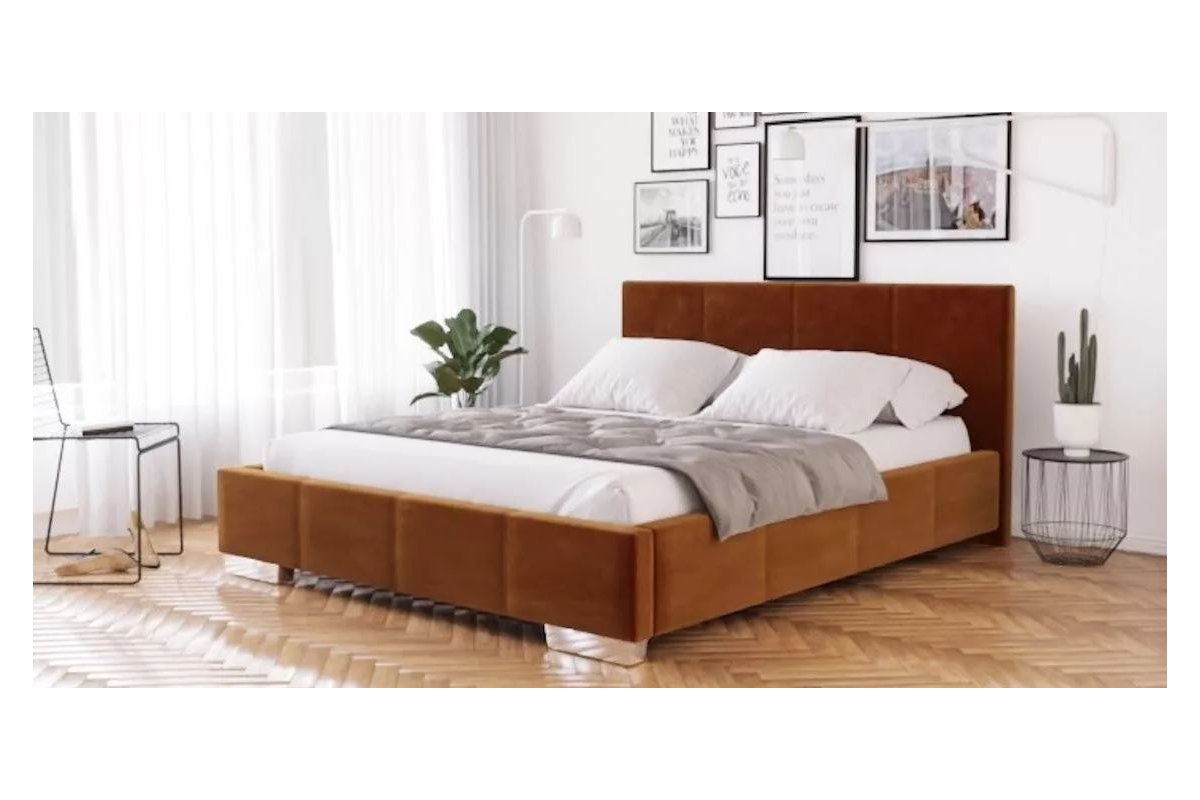 Łóżko w rudym kolorze