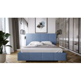 Łóżko w błękitnej tkaninie