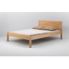 Łóżko drewniane z wysokim zagłówkiem
